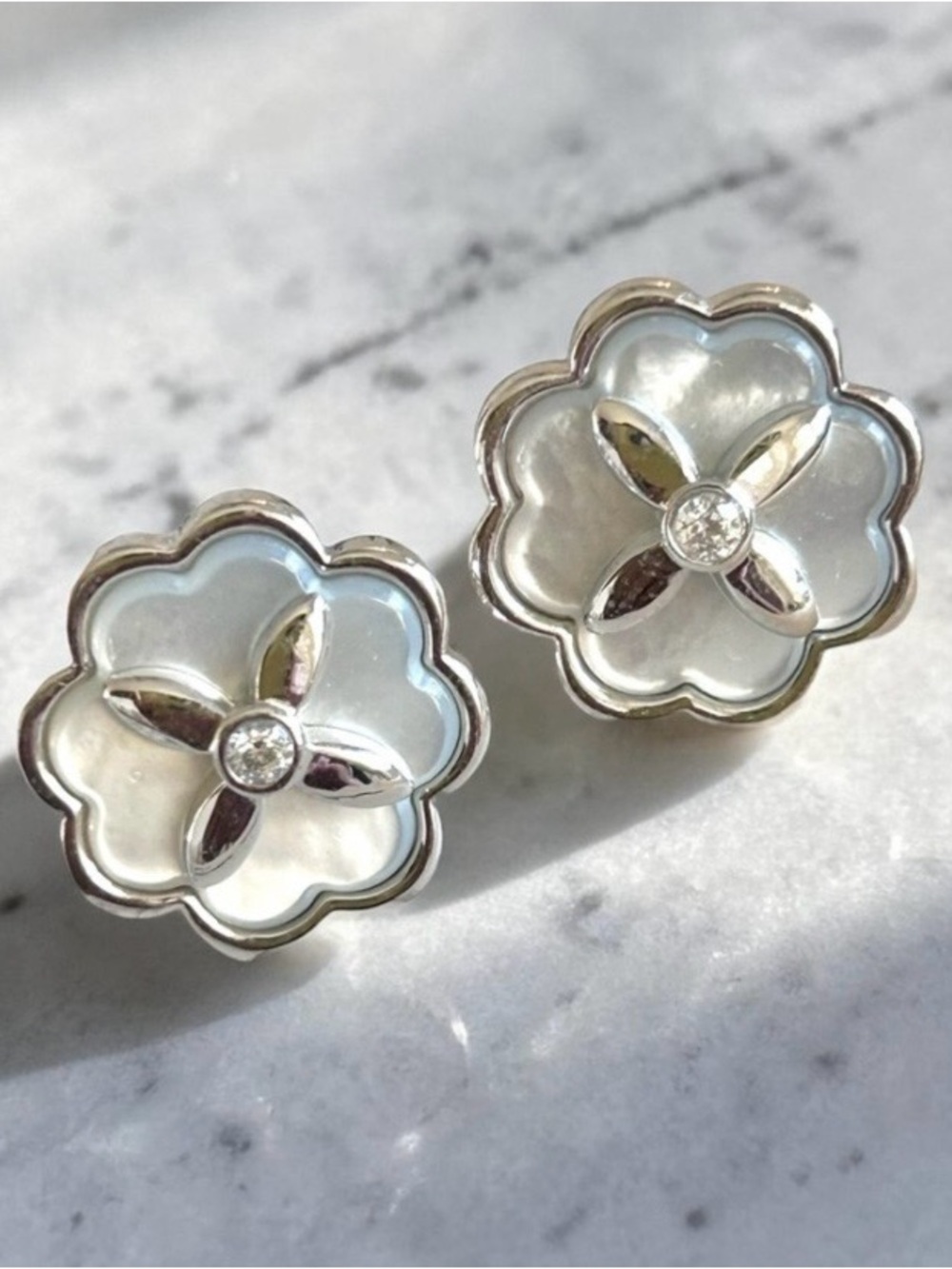 NWOT Kate Spade New York Heritage Bloom Studs Silver Earring Mother of Pearl $68